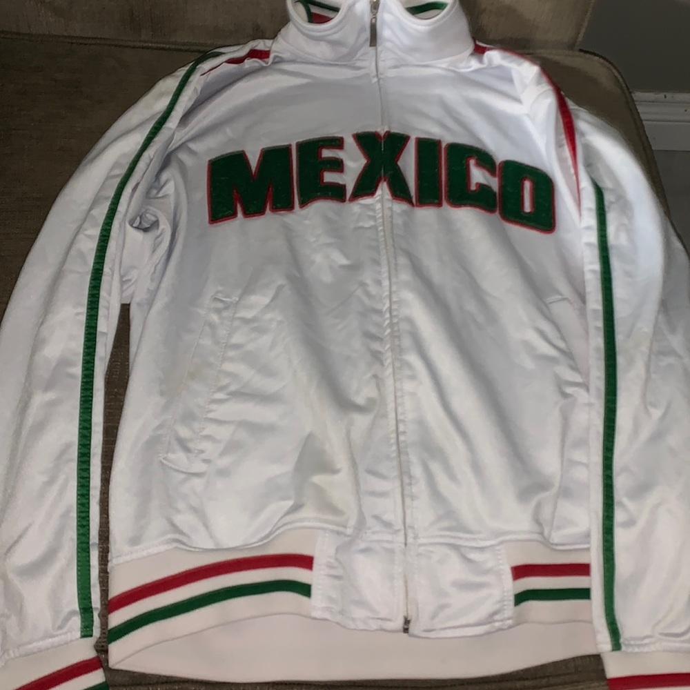 Was kinda expensive but still what to sell it only worn a couple times